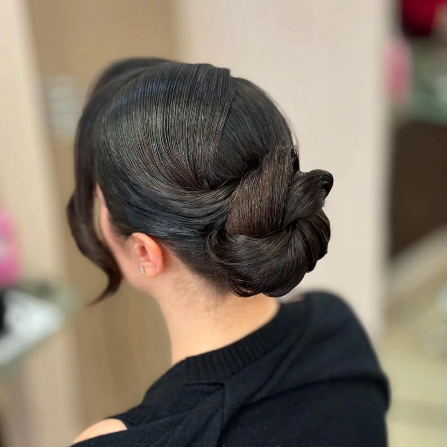 Klassischer Chignon mit glatter Oberfläche
